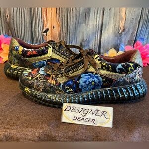 L’Artiste Alanna Gold Multi Color Floral Spring Step Sneakers Size 37 EUC!